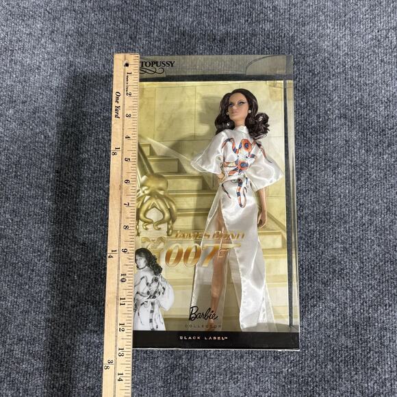Barbie Collector James Bond 007 Octopussy Doll‎ Black Label 2010 Boxed T4550 - Picture 11 of 12